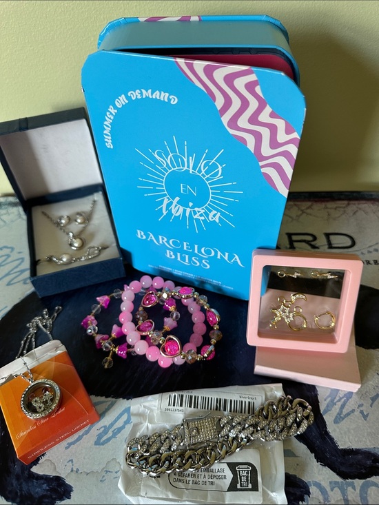 Custom Variety Pack Accessories - Barcelona Bliss Pink, Beaded Stretch Bracelet Set - ALL YOU SEE NWT